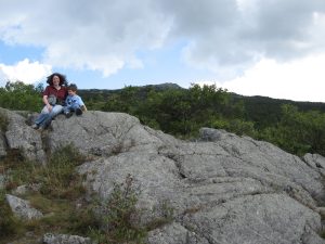Hikers_at_the_halfway_point_on_the_Marlboro_Trail.jpg